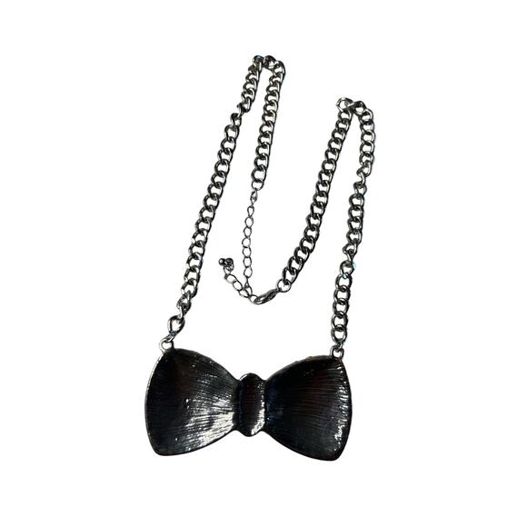 Vintage Rhinestone Encrusted Bow Tie Necklace Silver Tone Bling Adjustable - Picture 3 of 3